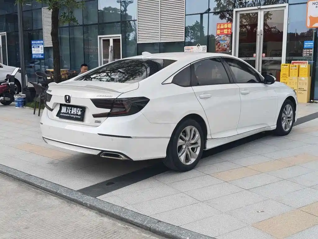 Honda Accord — миниатюра 9