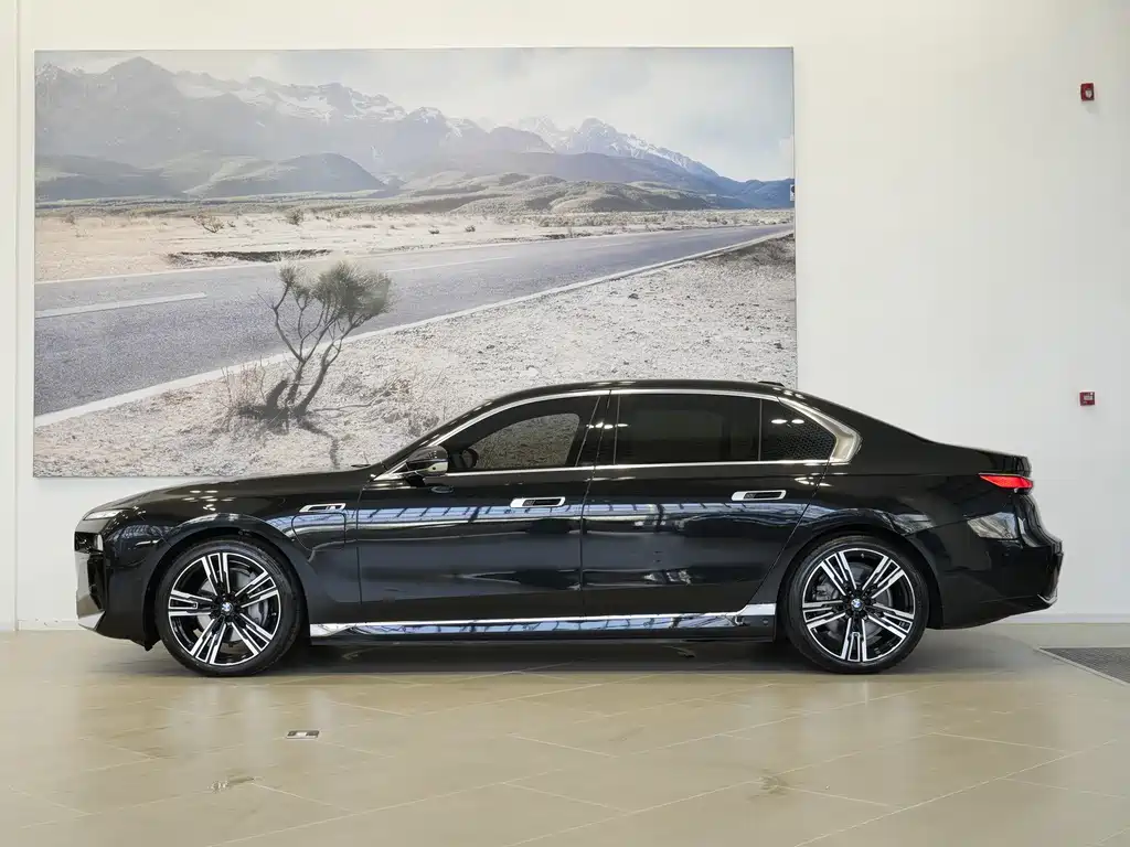 BMW i7 — миниатюра 4