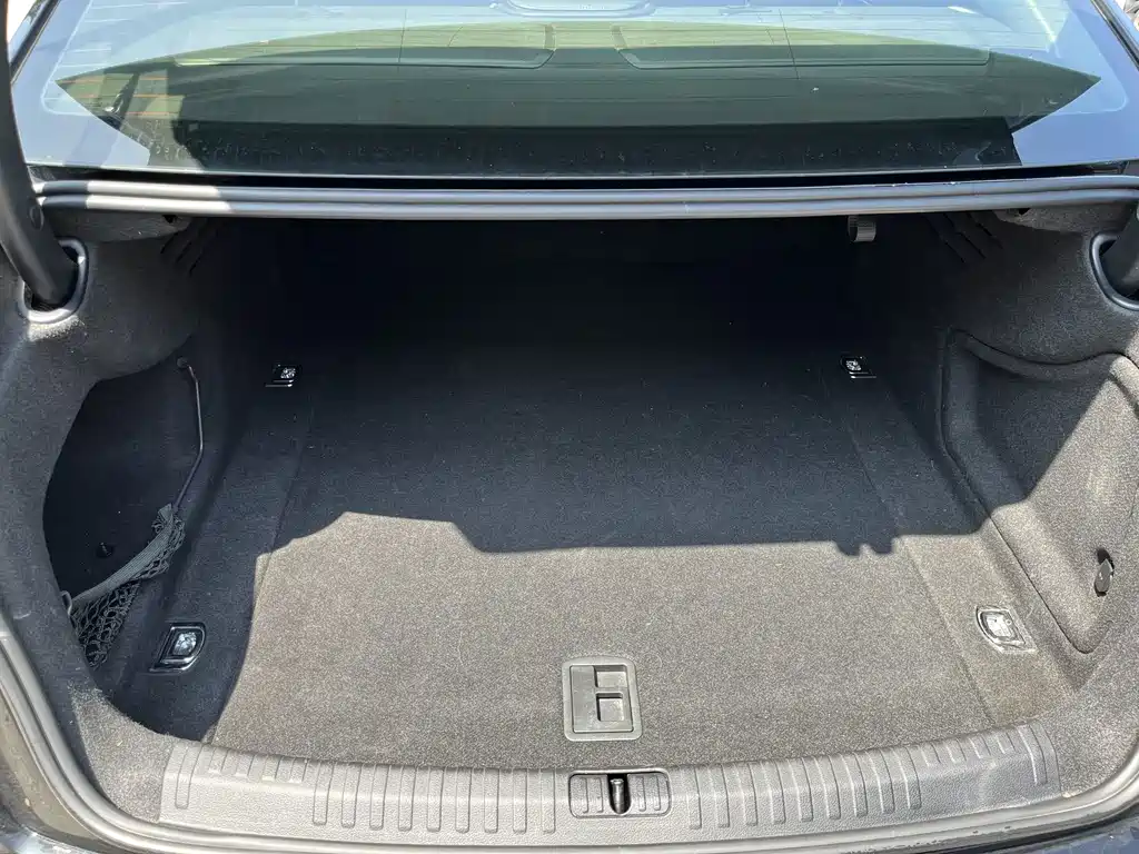 Audi A6L — миниатюра 6