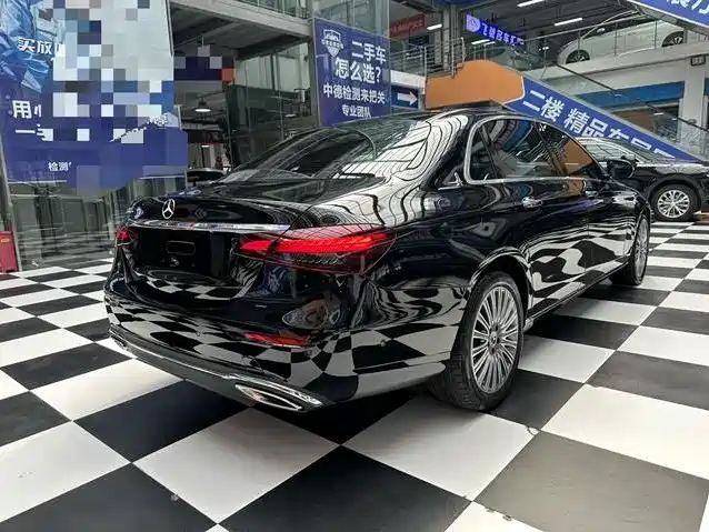 Mercedes-Benz E-Class — миниатюра 4