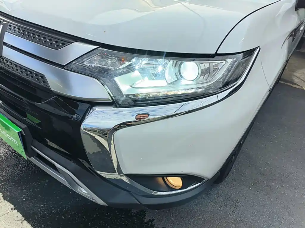 Mitsubishi Outlander — миниатюра 24