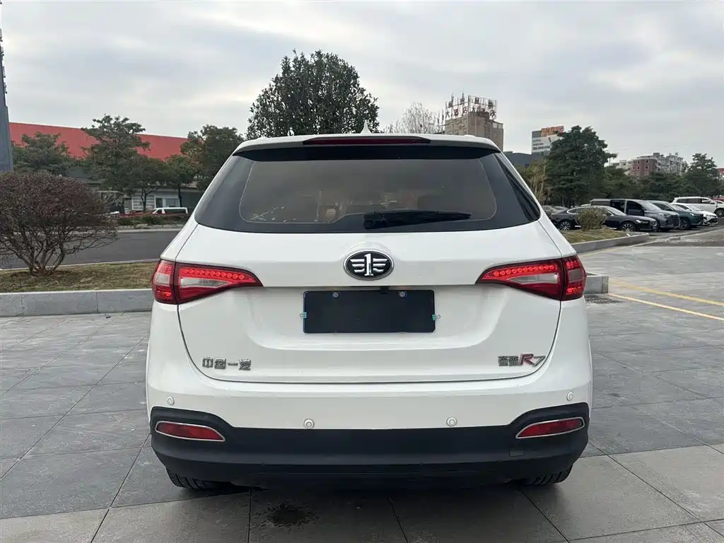 FAW XENIA R7