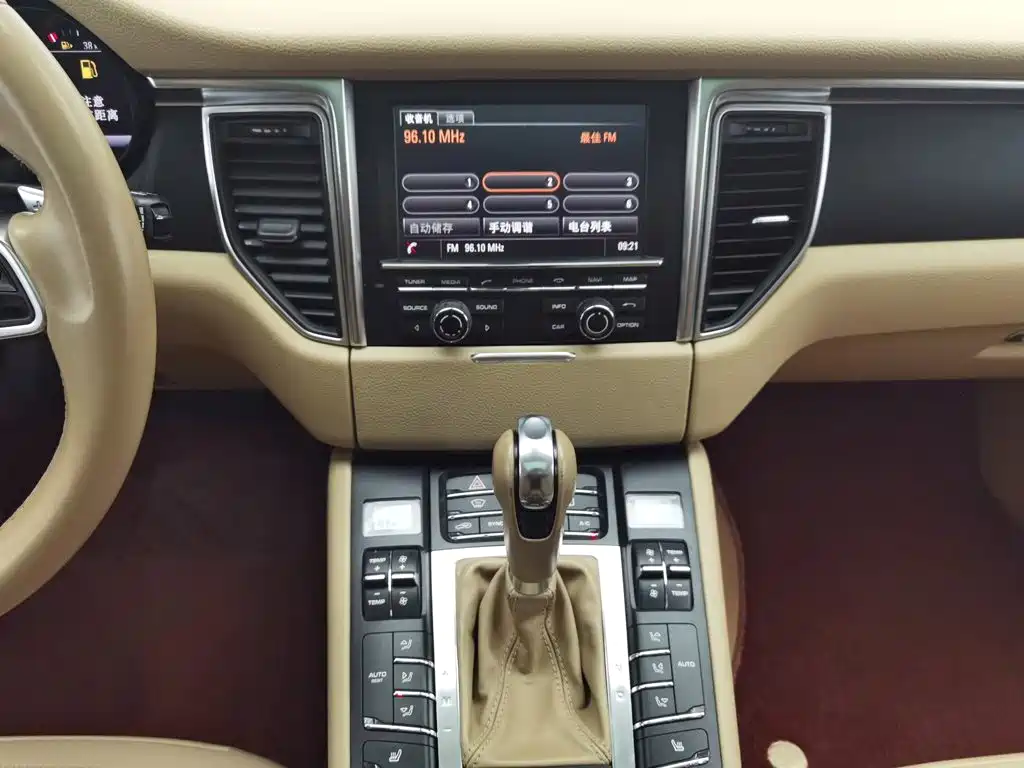 Porsche Macan — миниатюра 12