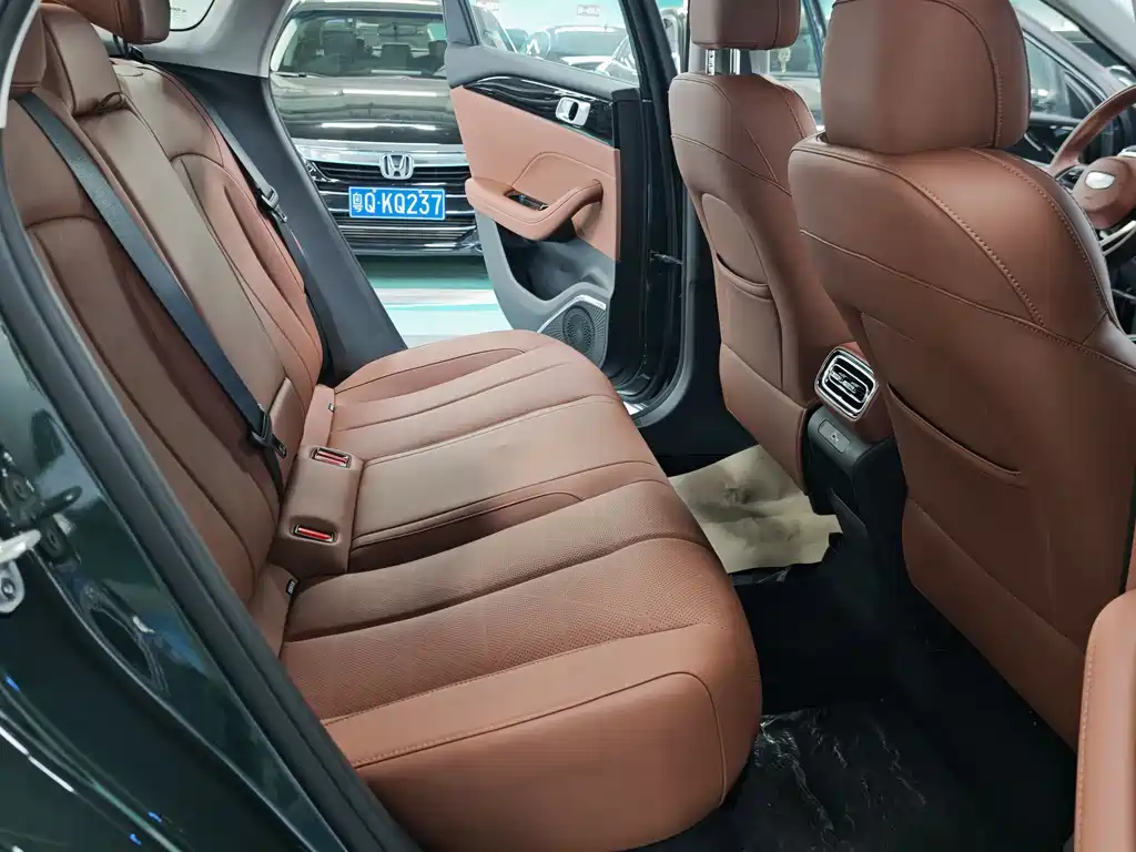 Geely Emgrand 2026 5 1.5T DCT Luxury