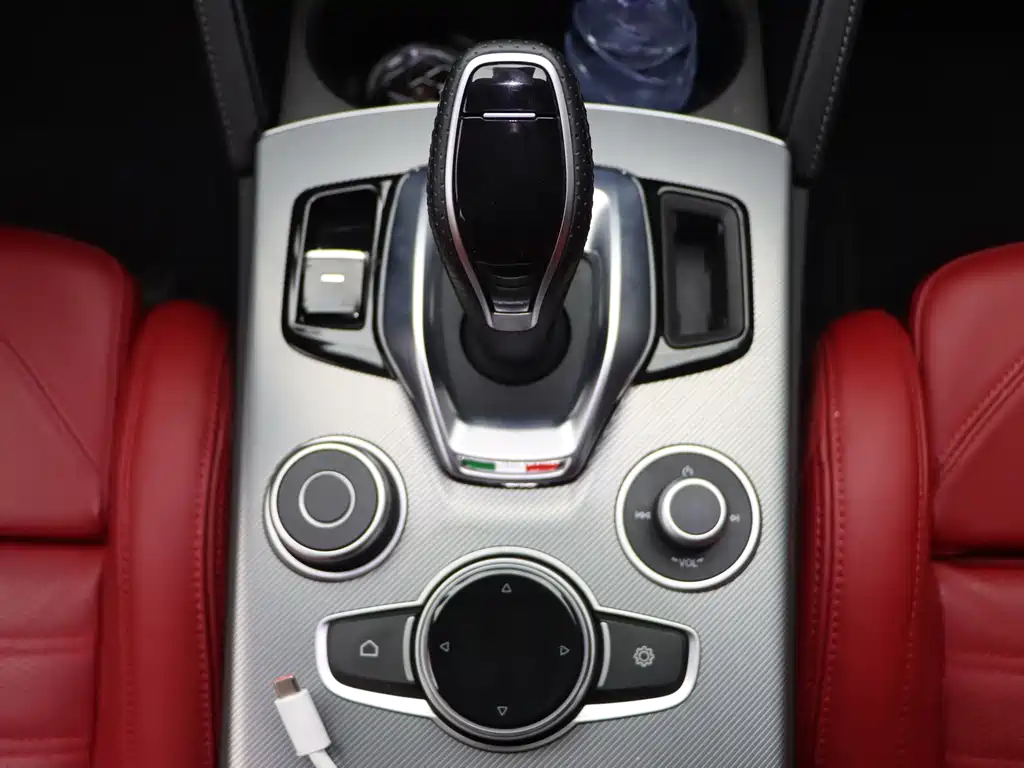 Alfa Romeo Stelvio — миниатюра 14
