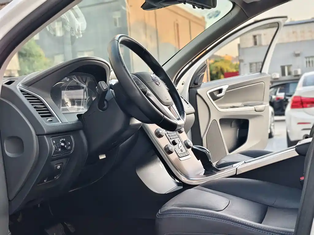 Volvo XC60 — миниатюра 9