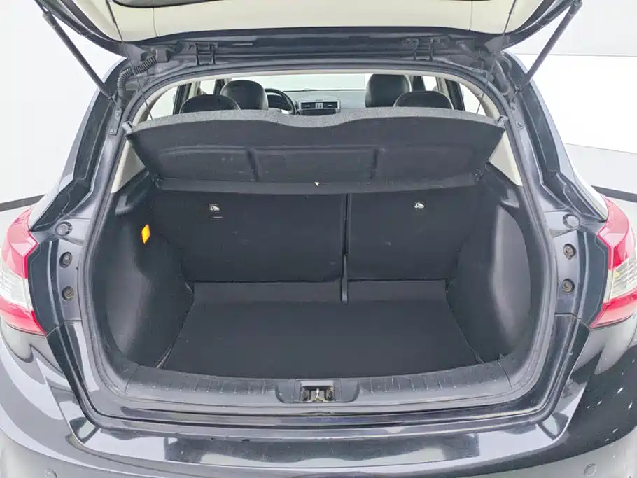 Nissan Tiida — миниатюра 4