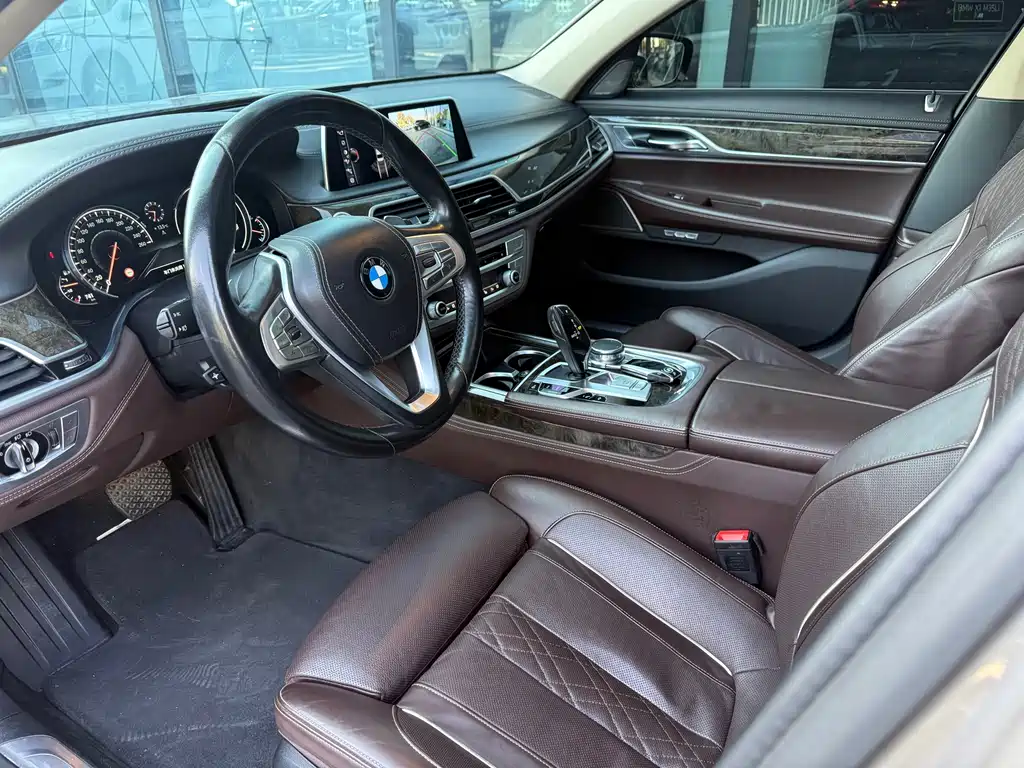 BMW 7 Series — миниатюра 4