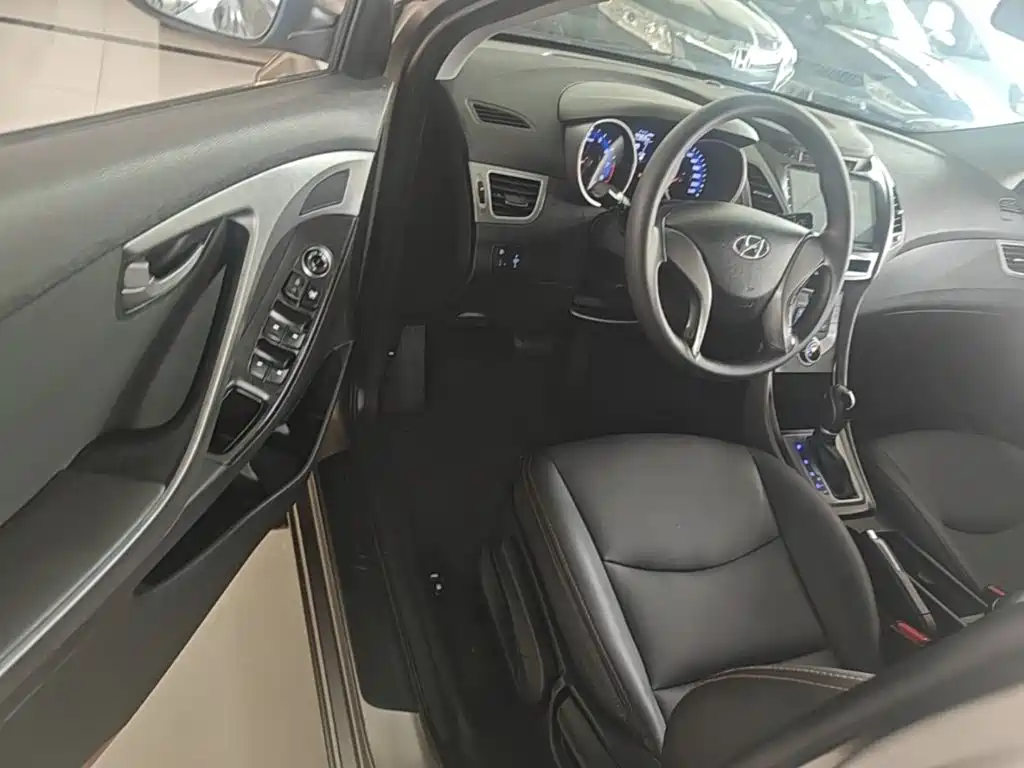 Hyundai Elantra Langdong — миниатюра 16