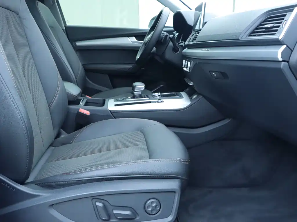 Audi Q5L 2018 40 TFSI Fashion V
