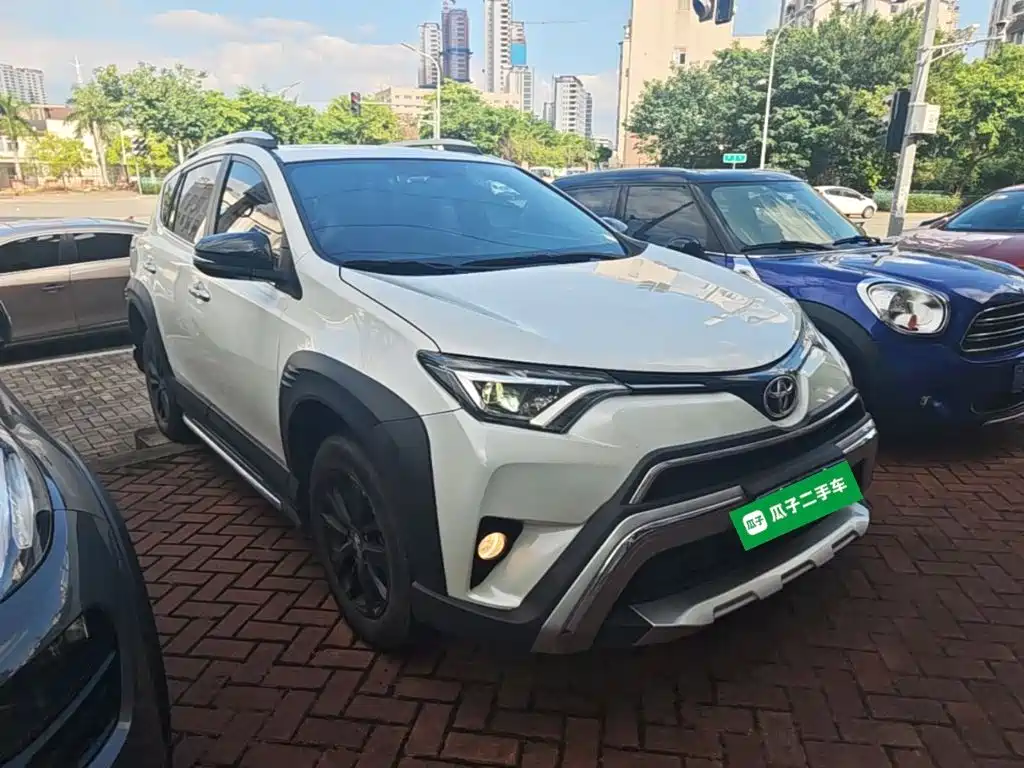 Toyota RAV4 — миниатюра 4