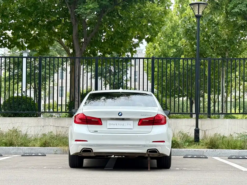 BMW 5 Series — миниатюра 18