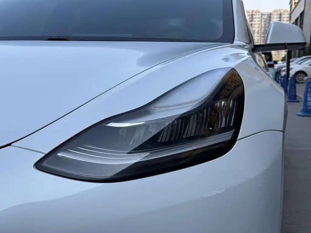 Tesla Model 3 — миниатюра 9