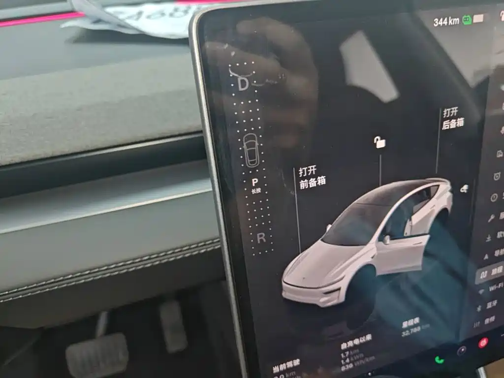 Tesla Model Y — миниатюра 14