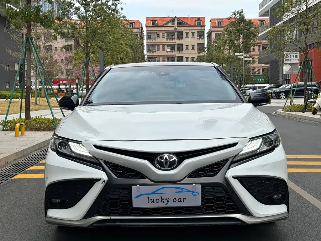 Toyota Camry — миниатюра 2