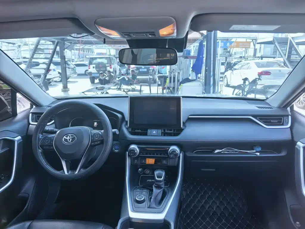 Toyota RAV4 Prime — миниатюра 14
