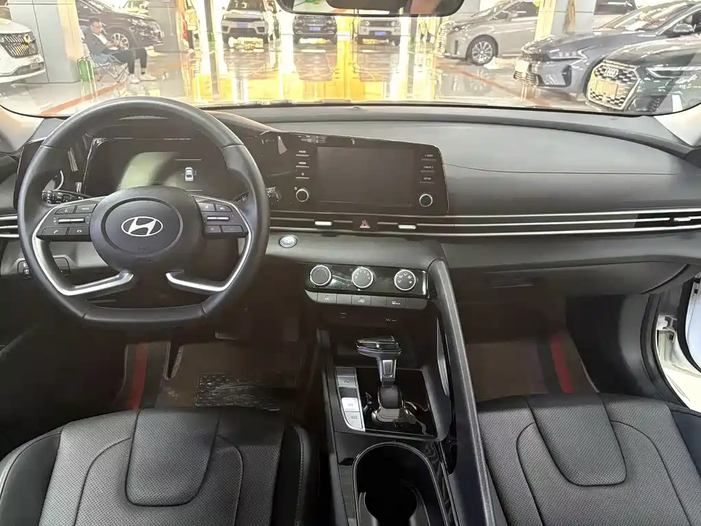 Hyundai Elantra — миниатюра 4