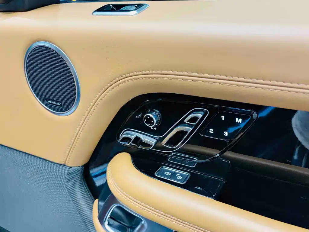 Land Rover Range Rover — миниатюра 17