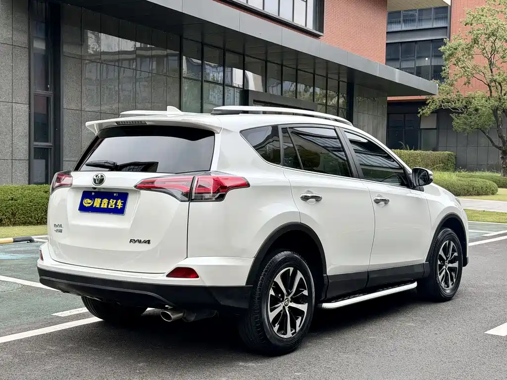 Toyota RAV4 — миниатюра 19