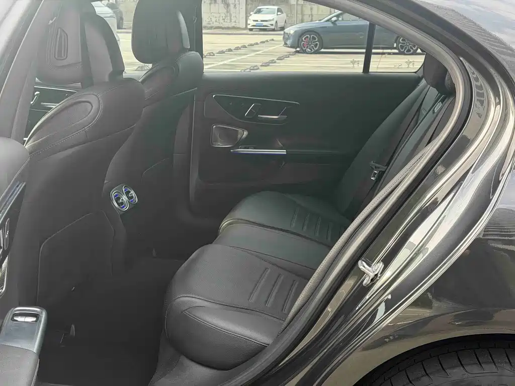 Mercedes-Benz C-Class — миниатюра 10