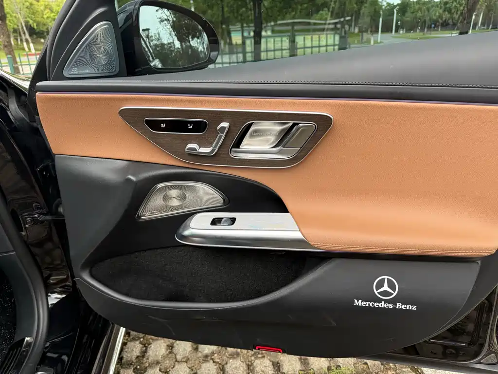 Mercedes-Benz E-Class — миниатюра 12