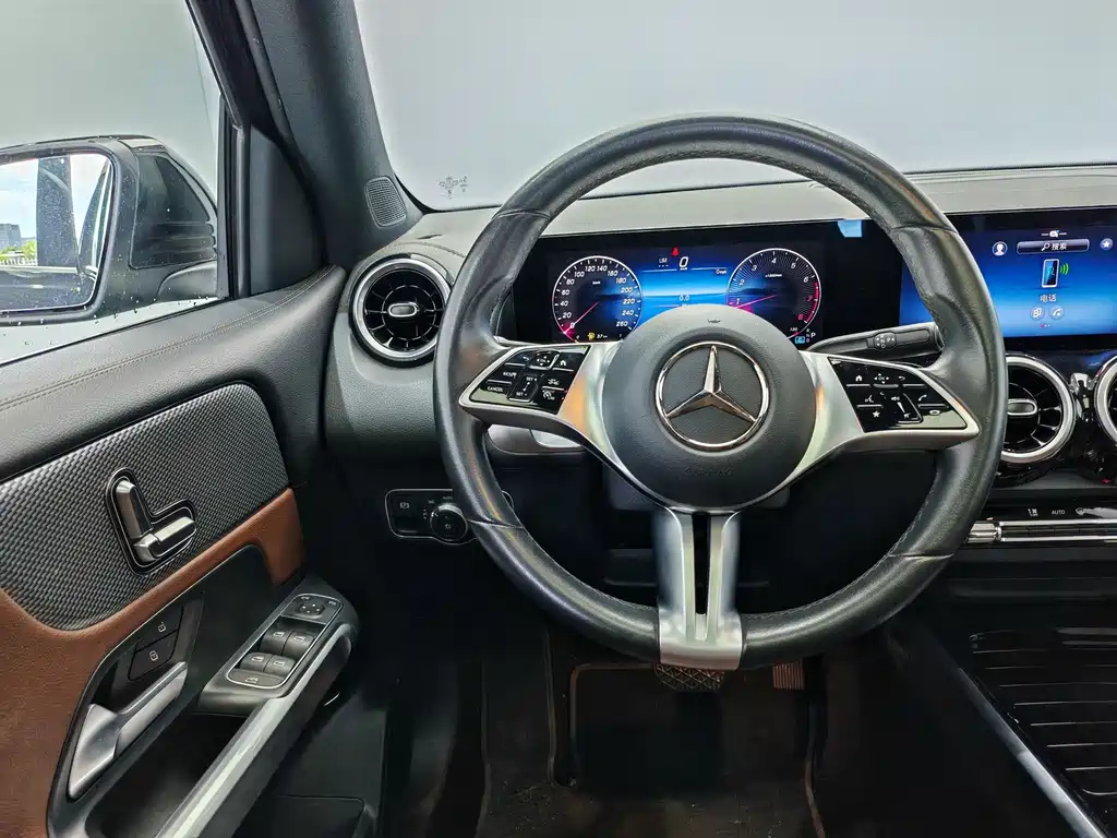 Mercedes-Benz GLB — миниатюра 9