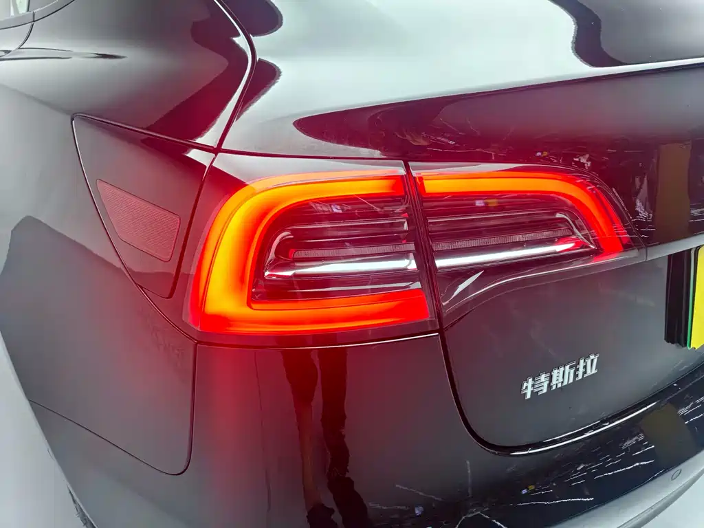 Tesla Model 3 — миниатюра 9