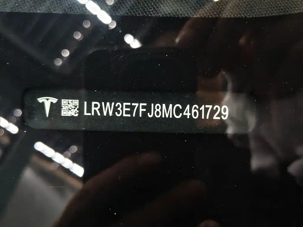 Tesla Model 3 — миниатюра 17