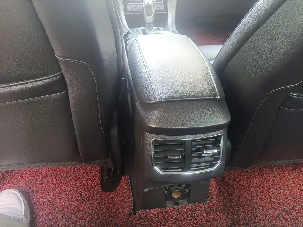 Ford Mondeo — миниатюра 6