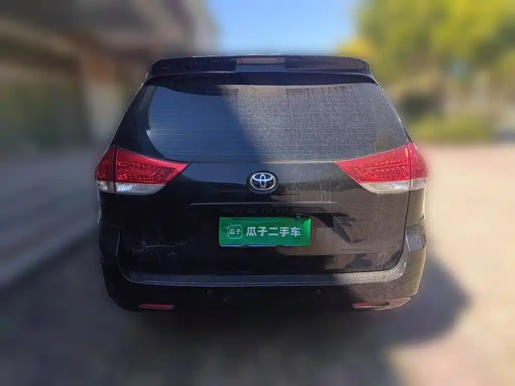 Toyota Sienna — миниатюра 3
