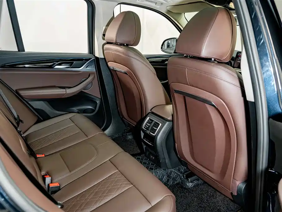 BMW iX3 — миниатюра 21