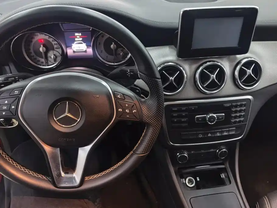 Mercedes-Benz GLA — миниатюра 12