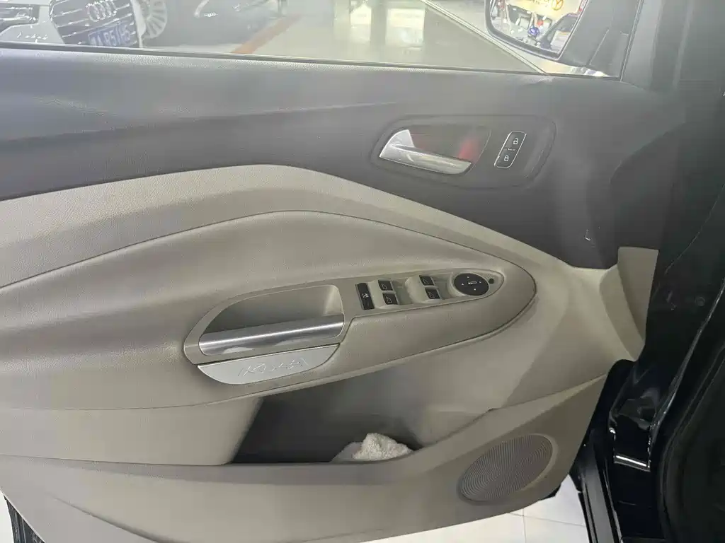 Ford Kuga — миниатюра 11