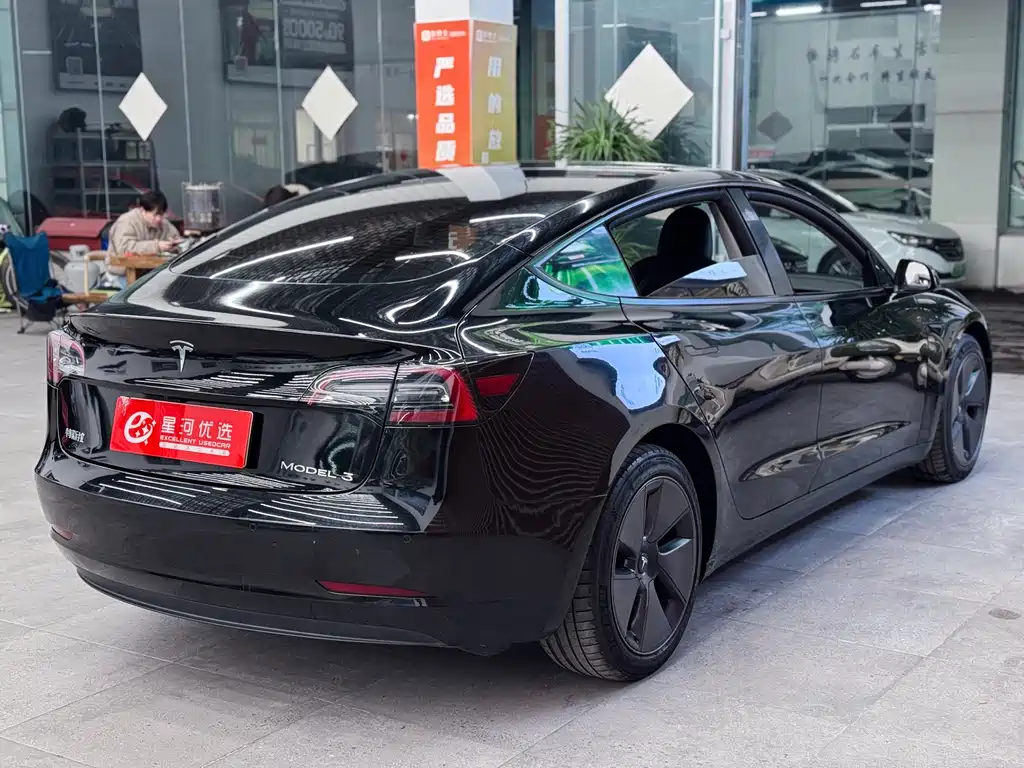 TESLA MODEL 3