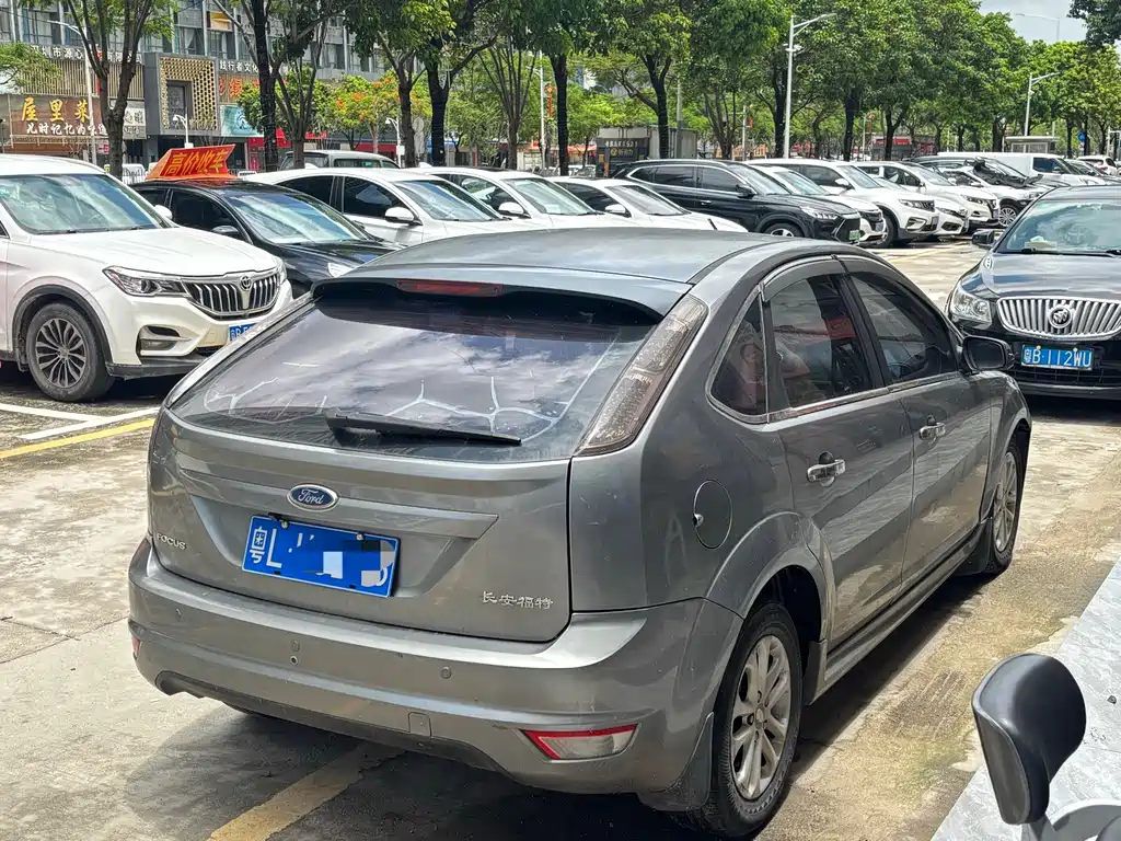 Ford Focus 2011 1.8L AT Fashion