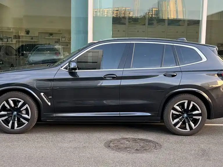 BMW iX3 — миниатюра 3