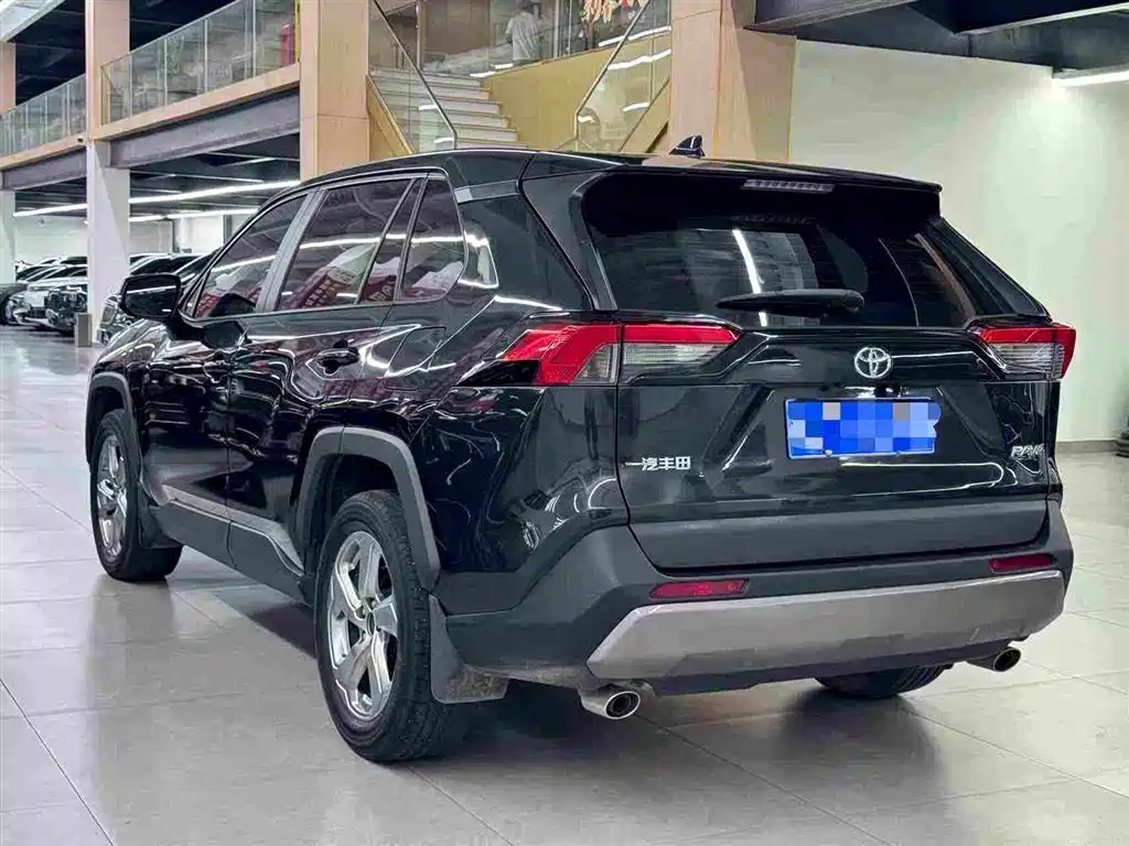 Toyota RAV4 — миниатюра 8