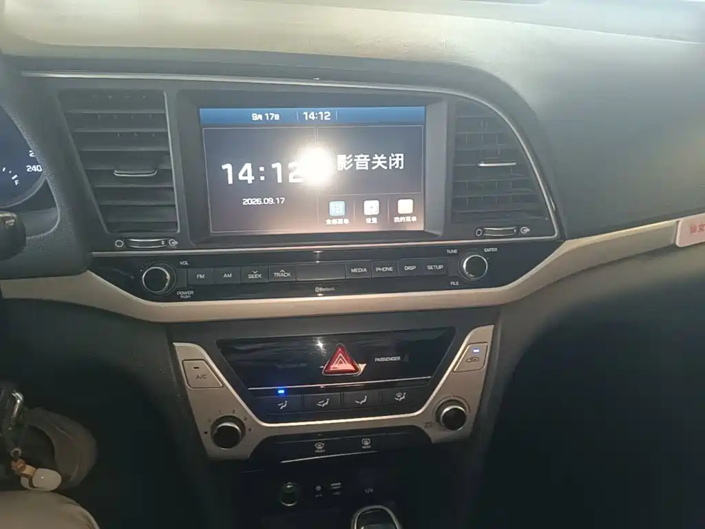 Hyundai Elantra — миниатюра 13