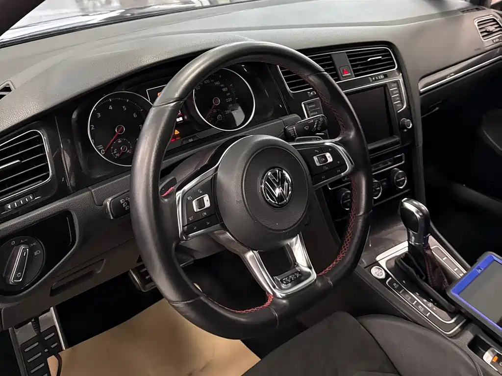 Volkswagen Golf GTI — миниатюра 7