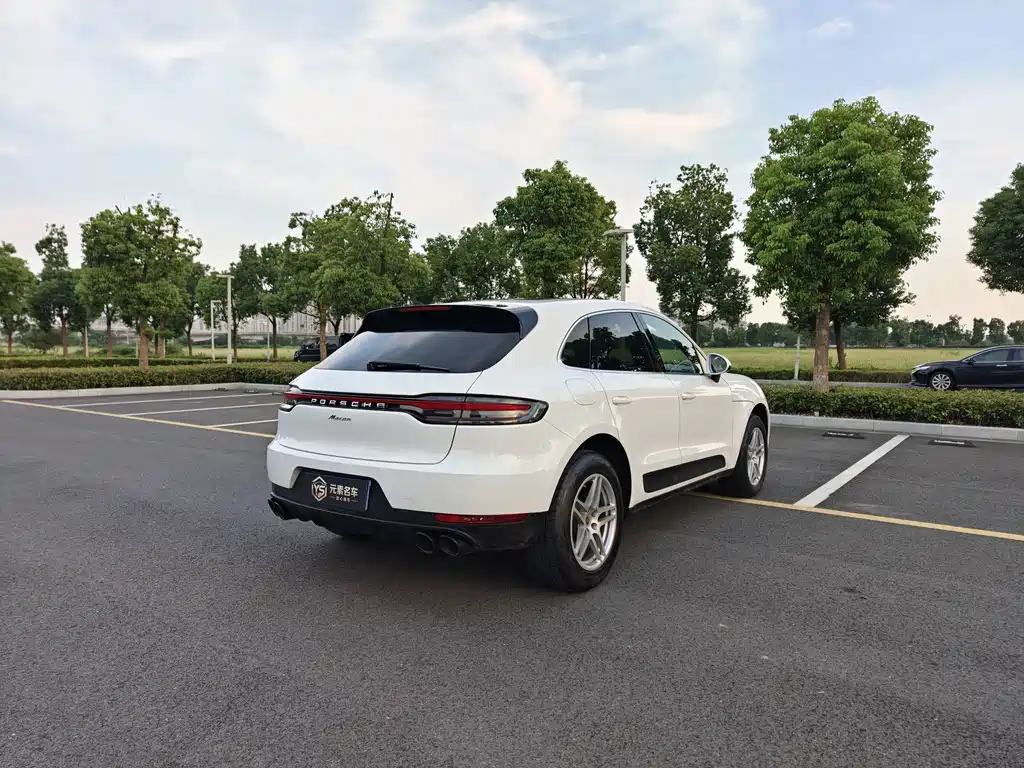 Porsche Macan — миниатюра 10