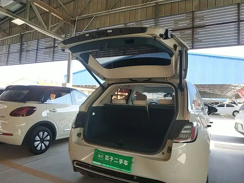 Baojun Yunduo — миниатюра 19
