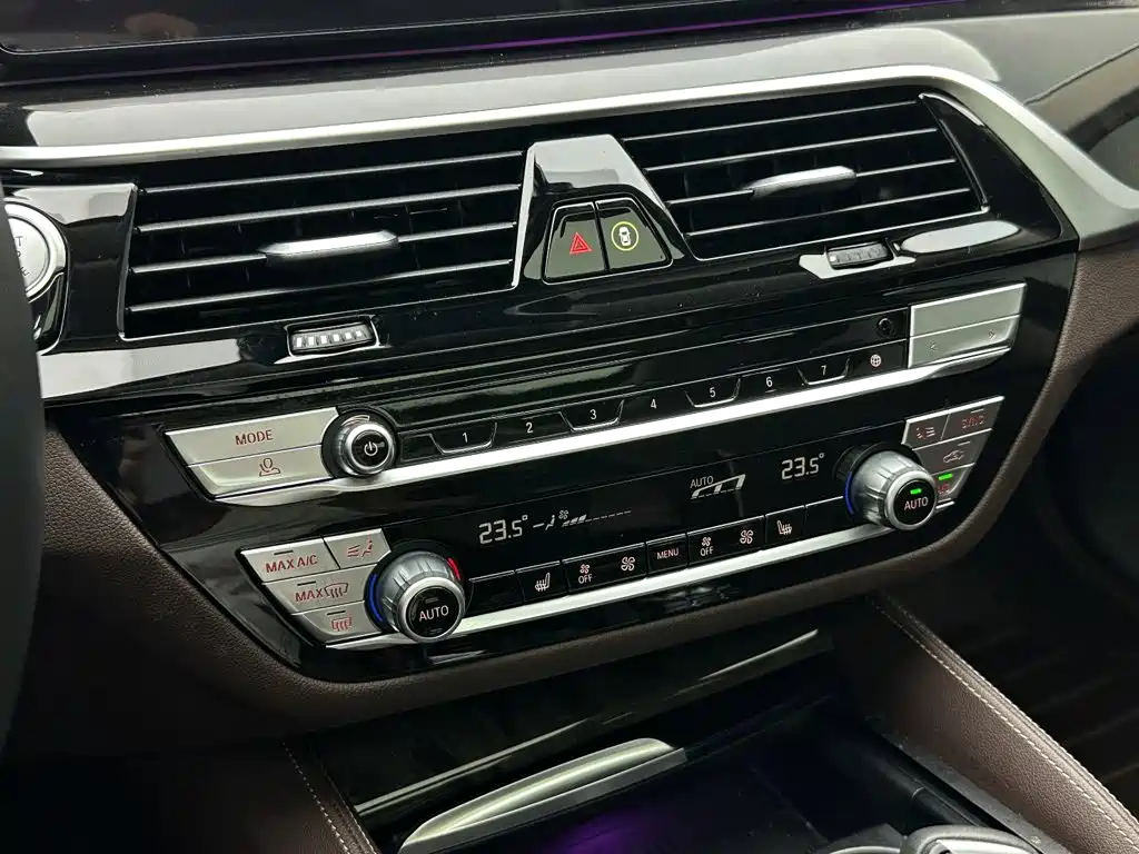BMW 5 Series — миниатюра 16