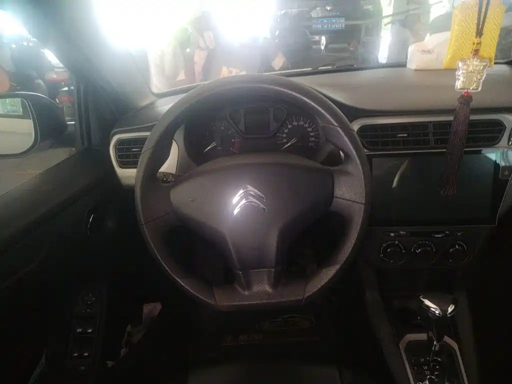 Citroen Elysee — миниатюра 3