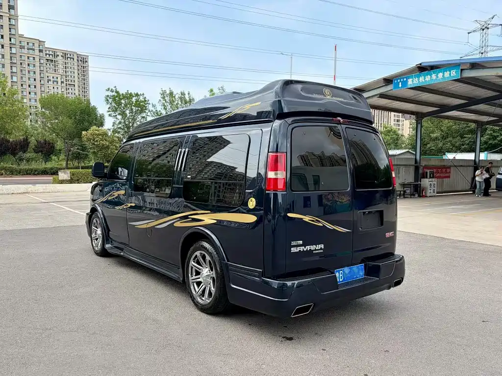 GMC Savana — миниатюра 3