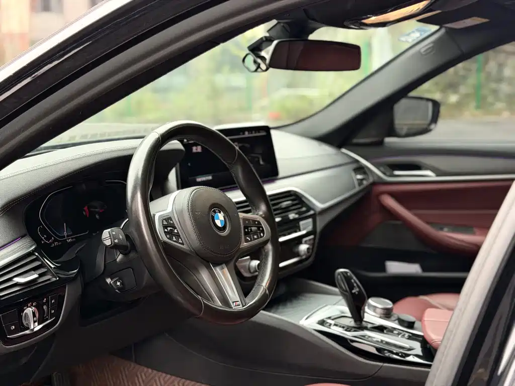 BMW 5 Series New Energy — миниатюра 4