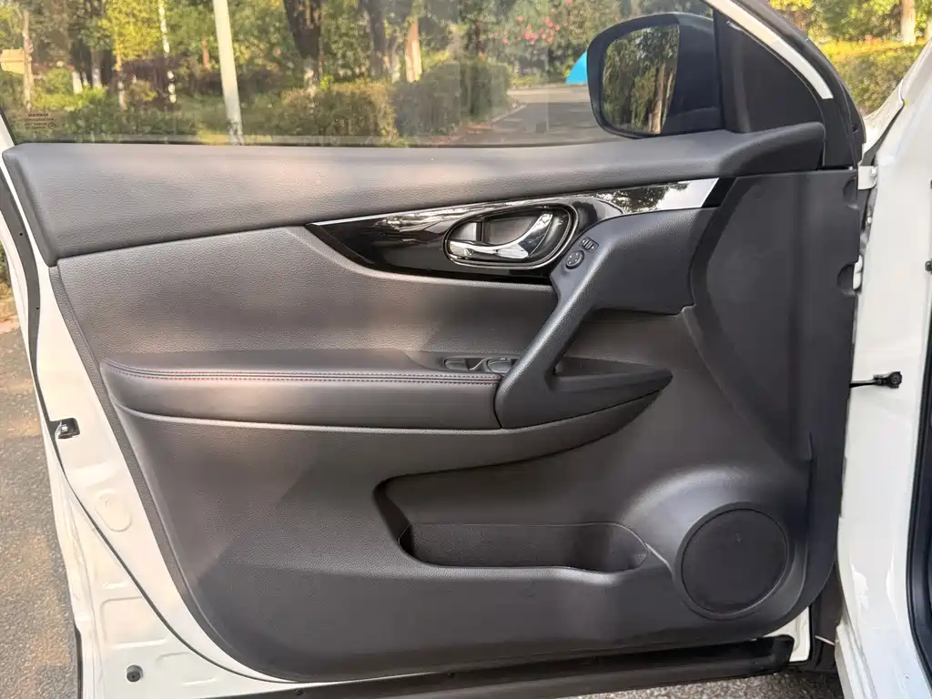 Nissan Qashqai — миниатюра 9