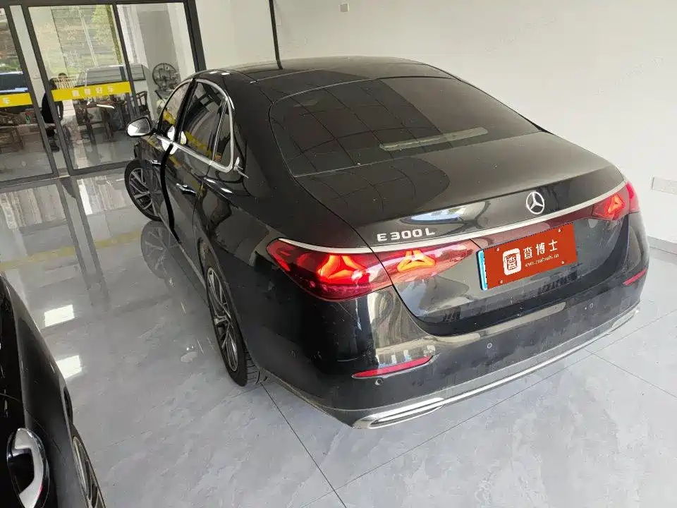 Mercedes-Benz E-Class — миниатюра 5
