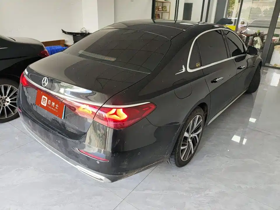 Mercedes-Benz E-Class — миниатюра 3