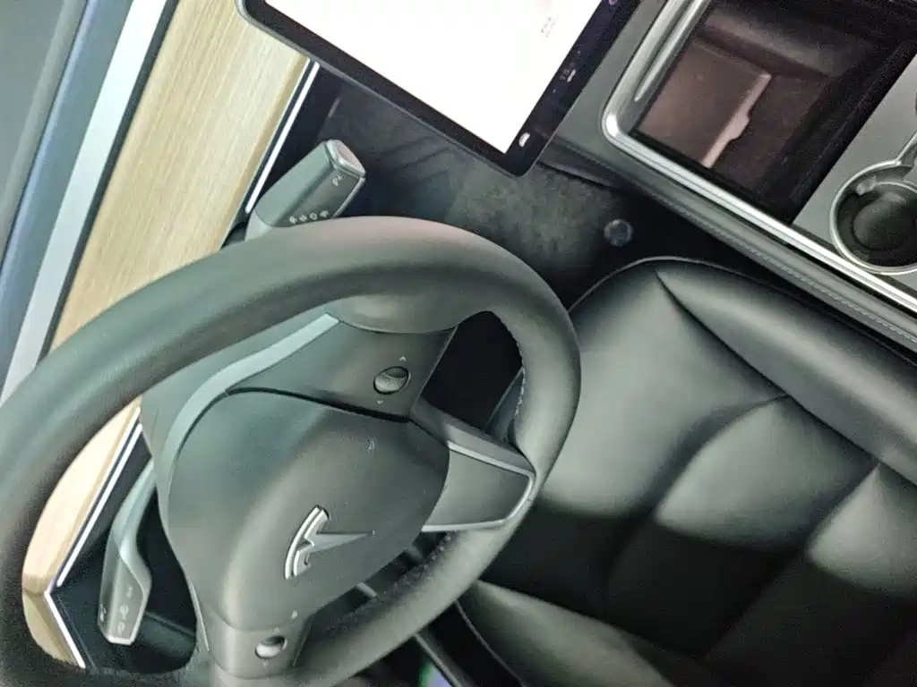 Tesla Model 3 — миниатюра 14