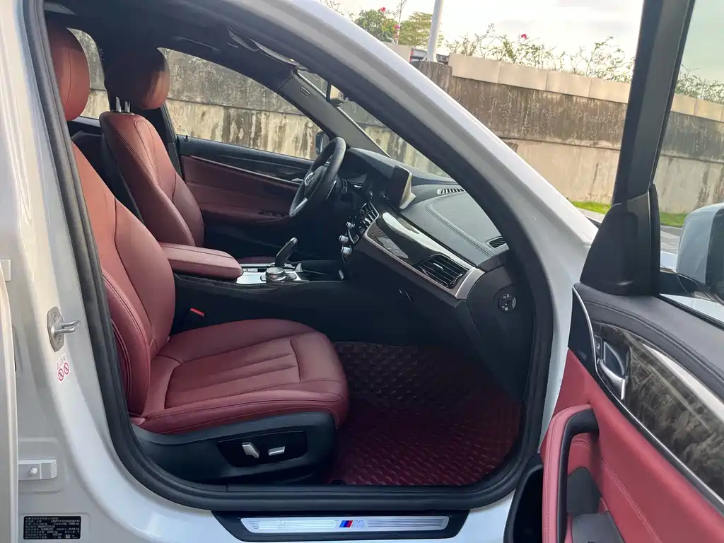 BMW 5 Series — миниатюра 11